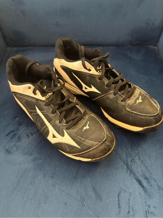 Mizuno Shoes - Mizuno Black and Cream Baseball Cleats
